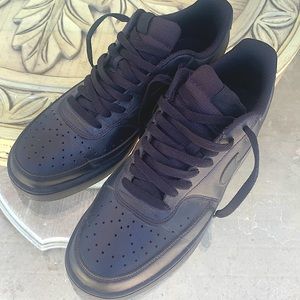 NIKE COURT VISION LOW NEXT NATURE CASUAL SHOES (they are a little creased)